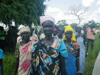 Women from Ayod county wait for food relief in Duk county in South Sudan's Jonglei state on 25 July 2014 (ST)