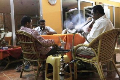 Customers play domino as they smoke waterpipes at a Shisha cafe in Khartoum April 28, 2013 (Photo Reuters)