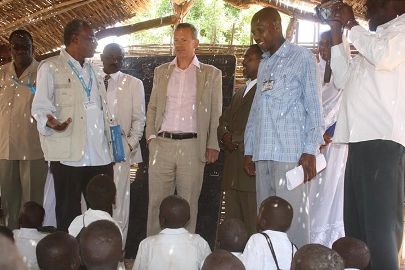 EU ambassador to Sudan Tomas Ulicny visits Hay El Nahda Basic School for Boys in South Darfur capital Nyala on 5 November 2014 (Photo courtesy of UNICEF)