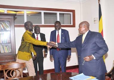A South Sudanese rebel delegation meets Ugandan president Yoweri Museveni in Kampala on 27 November 2014 (Photo: Mabior Garang)