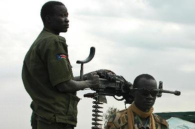 Soldiers from the South Sudan army (SPLA) patrol the streets in the Upper Nile state capital, Malakal, on 21 January 2014 (Photo: AFP/Charles Lomodong)