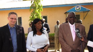 Linda Etim (C) and governor John Kong Nyuon addressing the media in Jonglei state capital Bor on 17 January 2015 (ST)