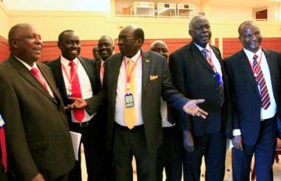 South Sudanese foreign minister Barnaba Marial Benjamin talks with members of the opposition delegation after a special consultation in support of the IGAD-led peace process in Khartoum on 12 January 2015 (Photo: Reuters)