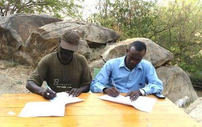 In this handout photo provided by the SLM-MM, Minni Minnawi (L) and Nimir Abdel Rahman sign a coordination agreement between the two SLM factions in undisclosed area on 20 February 2015 (ST Photo)