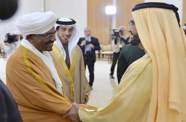 Sudanese president Omer Hassan al-Bashir (L) shakes hands with UAE vice-president and prime minister Mohammed bin Rashid al-Maktoum in Abu Dhabi on 22 February 2015 (WAM)