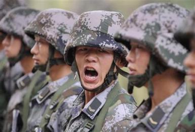 Soldiers of the Chinese People's Liberation Army (PLA) take part in a training session at a military base in Taiyuan, Shanxi province on 31 July 2010 (Photo: Reuters)