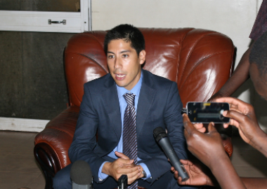 Steven Fledstein speaks to reporters in Juba on 3 July 2014 (Photo courtesy of the US embassy in Juba)