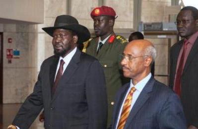 South Sudanese president Salva Kiir (L) prior to a meeting on 3 March 2015 in Addis Ababa (Photo: AFP/Zacharias Abubeker)