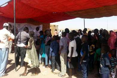 South Sudanese queue to be registered in Sudan in March 2015 (Photo courtesy of the UNHCR)