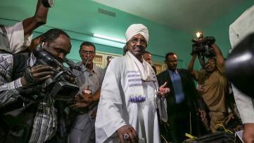President Omer Hassan al-Bashir casts his ballot as he runs for another term, on the first day of the presidential and legislative elections in Khartoum on 13 April 2015 (Photo: AP/Mosa'ab Elshamy)