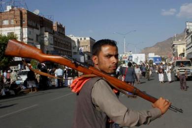 A Houthi Shiite rebel carries his weapon as he joins others to protest against Saudi-led airstrikes at a rally in Sanaa, Yemen on 1 April 2015 (Photo: AP/Hani Mohamed)