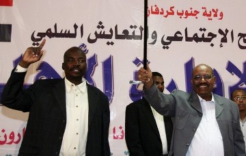 Sudanese president Omer Hassan al-Bashir (R) waves with governor of South Kordofan Ahmed Haroun (Photo: Reuters)