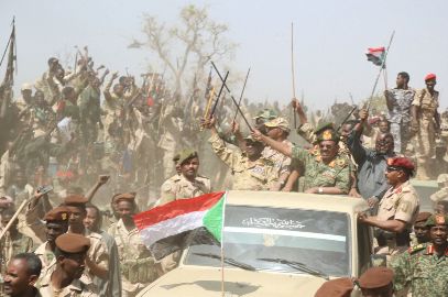President Omer al-Bashir waves to SRF militiamen as the director of security and intelligence Mohamed Atta, (L) defence minister Abdel Rahim Hussein and South Darfur governor, Adam Mahmoud Jar al-Nabi surround him on 28 Oct 2015 (ST Photo)
