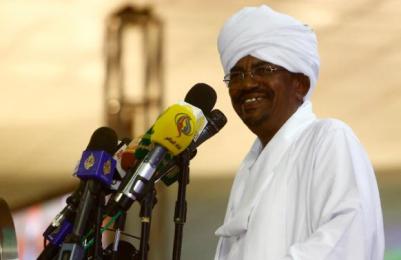 Sudan's President Omer al-Bshir delivers a speech following his re-election for another five-year term, on April 27, 2015, in Khartoum (Photo AFP/Ashraf Shazly)