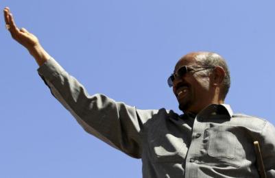 Sudan's incumbent president Omer Hassan al-Bashir waves to supporters during a campaign rally at El Fasher in North Darfur on 8 April 2015 (Photo: Reuters/Mohamed Nureldin Abdallah)