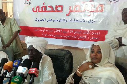 Deputy chairman of the National Umma Party (NUP), Mariam al-Sadiq al-Mahdi (R), with leading figure at the Sudanese Communist Party (SCP) Siddig Youssef at a press conference in Khartoum on 19 April 2015 (ST)