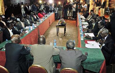 ممثلو حكومة جنوب السودان  والمتمردين اثناء جولة المفاوضات بينهما الثلاثاء 13 يناير 2014 اديس اباابا   (أ ف ب)