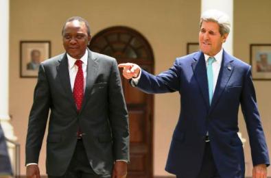 U.S. Secretary of State John Kerry (R) meets with Kenyan President Uhuru Kenyatta at the State House in Nairobi, Kenya, May 4, 2015 (Reuters)