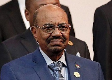 Sudanese president Omer Hassan al-Bashir as they pose for photographers ahead of the African Union summit in Johannesburg June 14, 2015 (REUTERS/Siphiwe Sibeko)