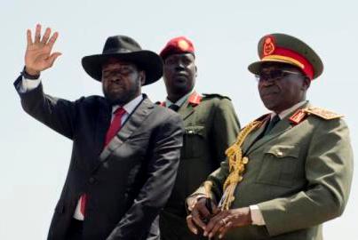 President Salva Kiir, (L), accompanied by army chief of staff Paul Malong Awan, (R), waves during an independence day ceremony in the capital Juba, on July 9, 2015 (Photo AP)