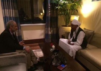 RNM chairman, Ghazi al-Attabani, meets with NUP leader Sadiq al-Mahdi after his arrival in Addis Ababa on 24 August 2015 (Photo ST)
