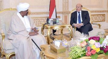 FILE - Yemen President Abd-Rabbu Mansour Hadi (R) meeting with Sudanese president Omer Hassan al-Bashir in Riyadh last May (SPA)