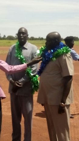 Marik Nanga Marik at the right and Isaac Makur Buoc Apac at the left speaking to press at Rumbek airstrip upon their arrival from Yirol west on 25 August 2015 (Photo ST)