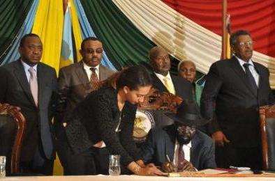 South Sudan's President Salva Kiir (seated) signs a peace agreement in Juba, August 26, 2015. (Photo Reuters/Jok Solomu)