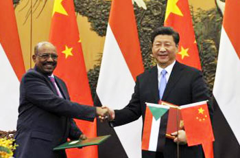 الرئيس الصيني ونظيره السوداني عقب توقيع شراكة إستراتيجية 1 سبتمبر 2015(رويترز)
