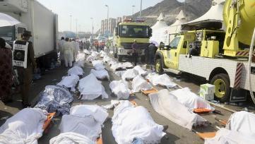 Bodies of Muslim pilgrims are seen after a stampede at Mina, outside the holy Muslim city of Mecca, September 24, 2015. At least 717 pilgrims from around the world were killed on Thursday in a crush outside the Muslim holy city of Mecca, Saudi authorities said, in the worst disaster to strike the annual haj pilgrimage for 25 years. Picture taken September 24, 2015 (REUTERS/Stringer)
