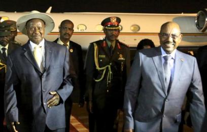 Omar al-Bashir (R) welcomes Uganda's President Yoweri Museveni at Khartoum Airport for talks during an official visit to Sudan September 15, 2015. (Photo Reuters/Mohamed Nureldin Abdallah)