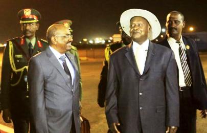 Sudan's President Omar al-Bashir (L) smiles with Uganda's President Yoweri Museveni as he arrives at Khartoum Airport for talks during an official visit to Sudan September 15, 2015. (Photo Reuters/Mohamed Nureldin Abdallah)