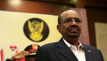 Sudan's President Omar al-Bashir listen to the National anthem during opening session of Sudan National Dialogue conference October 10, 2015 (REUTERS/Mohamed Nureldin Abdallah)