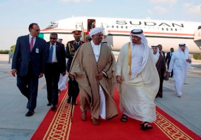 Sudanese President Omer Hassan al-Bashir arrives at Abu Dhabi airport on Saturday 28, November 2015 (Photo WAM)