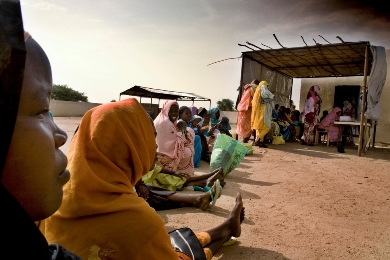 IDPs wait to be seen at an MSF health post in North Darfur state in 2010 (File Photo/MSF)