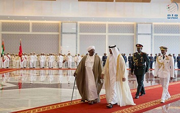 ولي عهد أبوظبي يستقبل الرئيس السوداني السبت 28 نوفمبر 2015 صورة من (وام)
