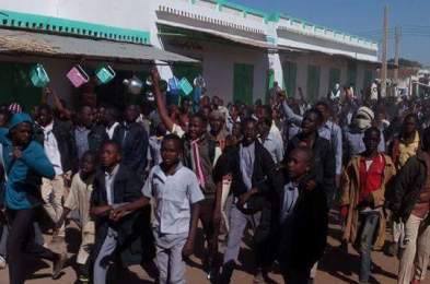 احتجاجات الطلاب في الجنينة بغرب دارفور بعد توقف المخابز صورة من مواقع التواصل الاجتماعي