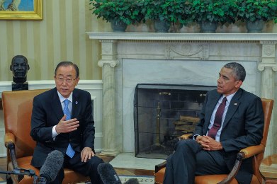 Secretary-General Ban Ki-moon (left) meets with President Barack Obama in the Oval Office in Washington, D.C. on 4 August 2015 (UN Photo/Mark Garten)
