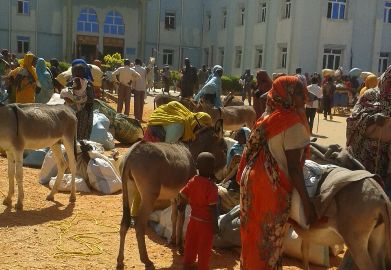 IDPs camp with their belongings outside the premsies of W Darfur state government on January 10, 2016 (ST Photo)