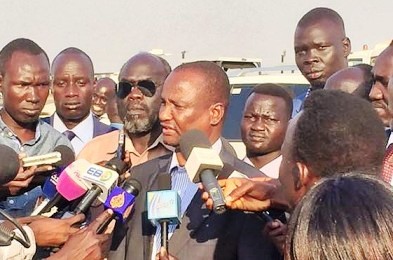 SPLM-IO Chief Negotiator, Taban Deng Gai, speaking to journalists at Juba airport upon his return from Pagak with his team, 22 January 2016 (ST Photo)