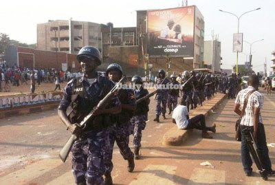Police patrol a street in Wandegeya February 15, 2016 (Daily Monitor photo)