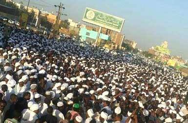 حشود بالألاف شاركت في تشييع حسن الترابي بالخرطوم ـ الأحد 6 مارس 2016
