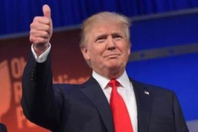 Republican presidential candidate Donald Trump gives the thumbs up (AFP Photo)