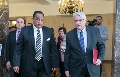Sudanese FM Ibrahim Ghandour (L) received by his Polish counterpart Witold Waszczykowski in Warsaw on 17 March 2016 (Photo Polish FM)