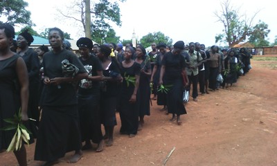 Women march bare-footed for peace on Women's Day in Yambio town, March 8, 2016 (ST)