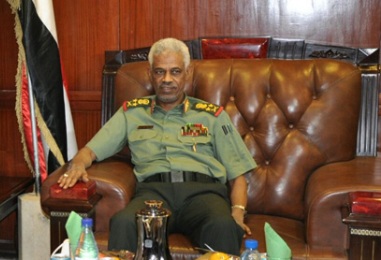 وزير الدفاع السوداني الفريق أول ركن عوض محمد أحمد بن عوف (سونا)