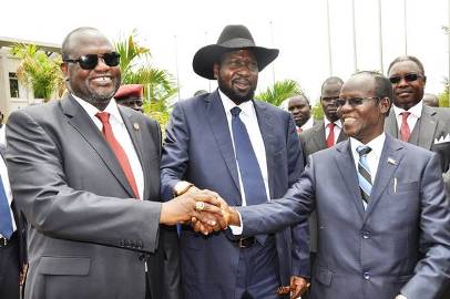 South Sudan President Salva Kiir (C) poses for a picture after the government swearing in with his first deputy Riek Machar (R) and second deputy James Wani on 29 April 2016 (Photo Moses Lomayat)