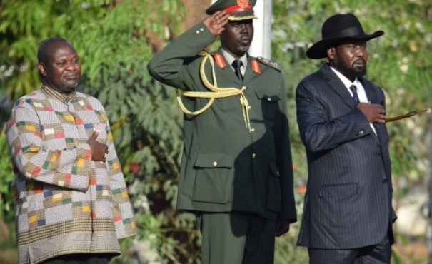 First Vice-President Riek Machar (L) and President Salva Kiir (R) listen to the national anthem following a ceremony during which Machar was sworn in on April 26, 2016. (Phot AFP/Samir Bol)