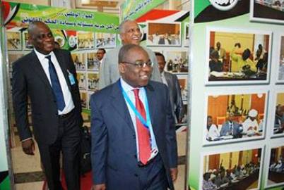United Nations Independent Expert, Aristide Nononsi, visits the national dialogue exposition in Khartoum on 14 April 2016 (ST Photo)