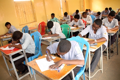 Sudanese students sitting university entrance exams at Kosti high school,  White Nile State on 24 March 2016 (Suna Photo)